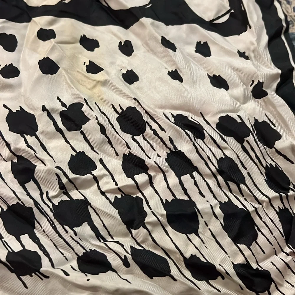 Vera Neumann scarf 22” scarf silk rayon blend